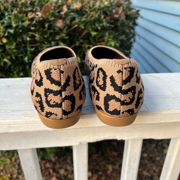 Vivaia Pointed Toe Ballet Flats Womans 9.5 Aria Leopard Print - Picture 3 of 6